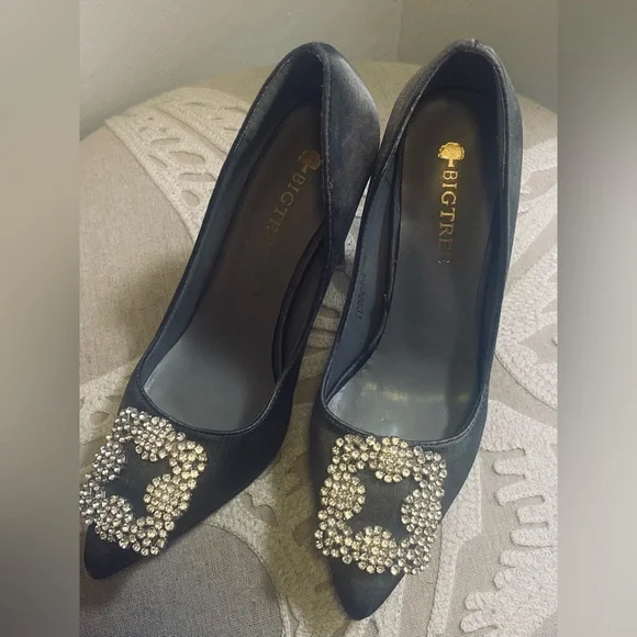 Woman Heels - Picture 3 of 3